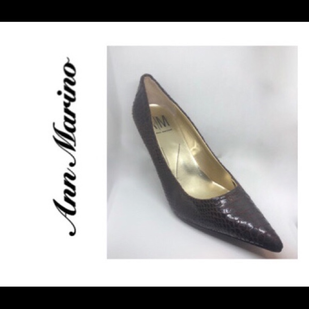 Snakeskin-look brown pumps